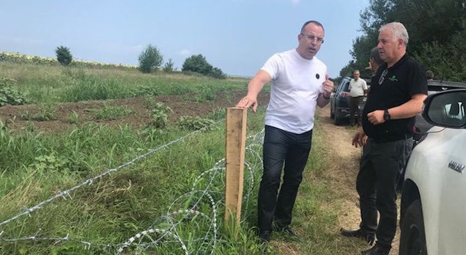 Министърът на земеделието, храните и горите Румен Порожанов инспектира оградата