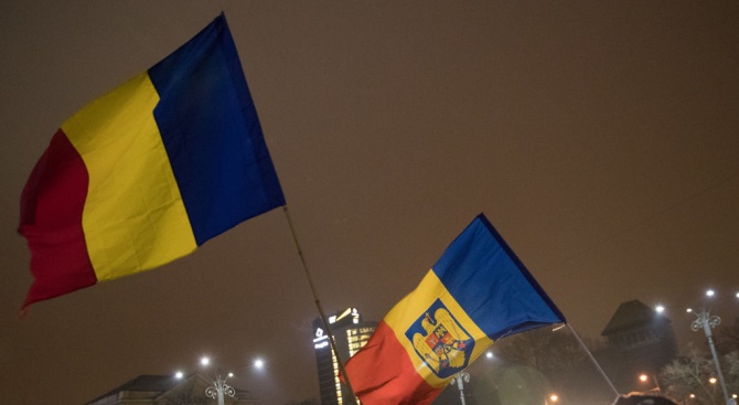 Стотици румънци снощи отново протестираха в столицата Букурещ срещу корупцията