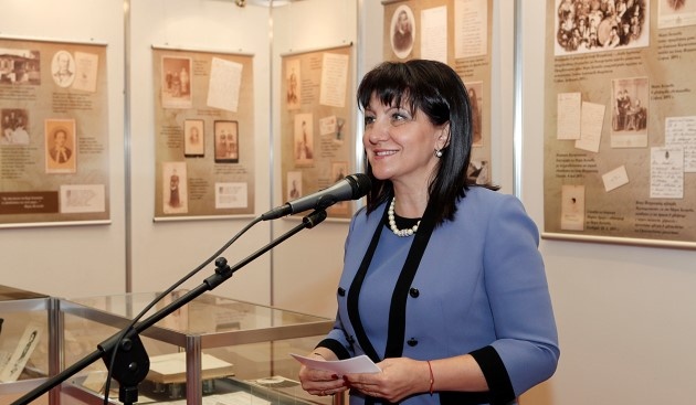 Председателят на Народното събрание Цвета Караянчева откри изложбата „Сама в