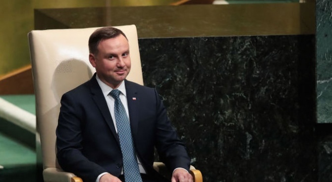Полският президент Анджей Дуда бе разкритикуван днес от политическите си