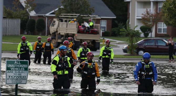 Най-малко 35 са вече жертвите в трите пострадали от урагана