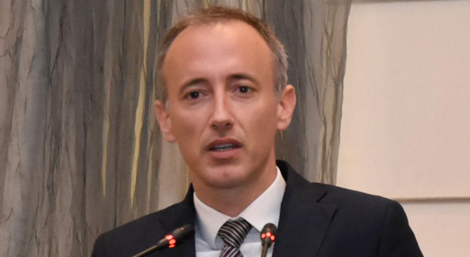 Министърът на образованието и науката Красимир Вълчев ще бъде утре