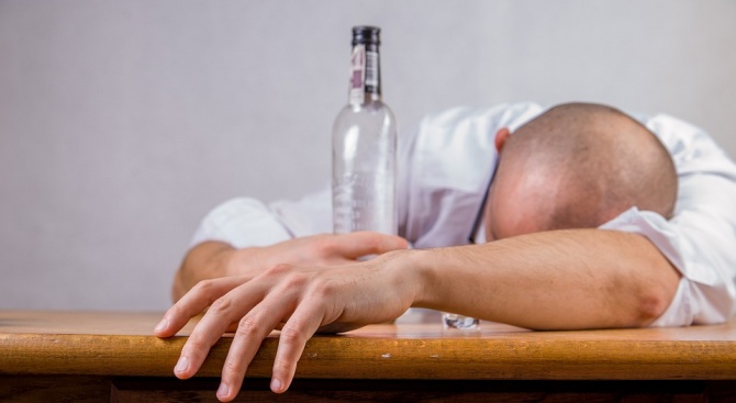 Алкохолът всяка година предизвиква смъртта на около 3 милиона души,