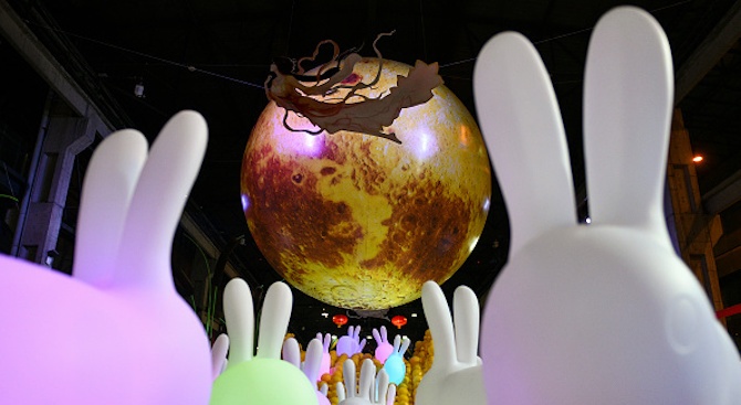 Зрелищно шоу на цветни фенери сложи началото на традиционния есенен