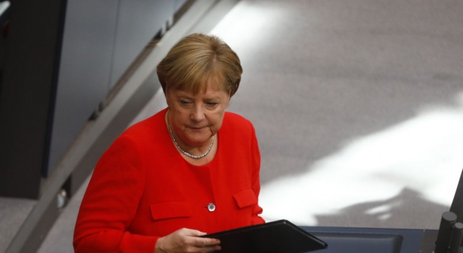 Прогнозите за бъдещето на канцлера Ангела Меркел са водеща тема