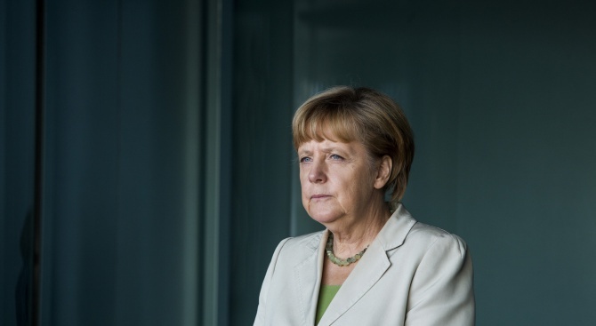 Подкрепата за консервативния политически блок на германския канцлер Ангела Меркел
