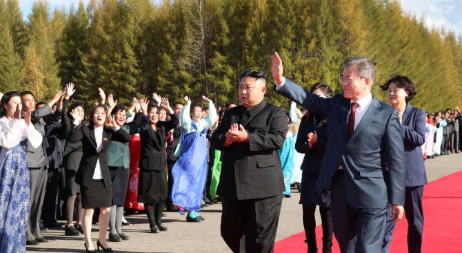 Южнокорейският президент Мун Дже-ин получи от Пхенян двойка севернокорейски ловни