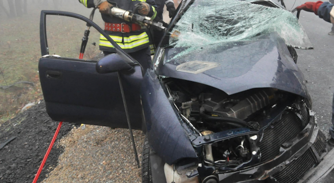 Шофьор загина при челен сблъсък на пътя между Пловдив и