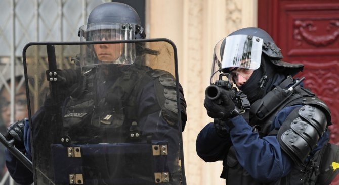 Единадесет души бяха задържани тази сутрин в Северна Франция при
