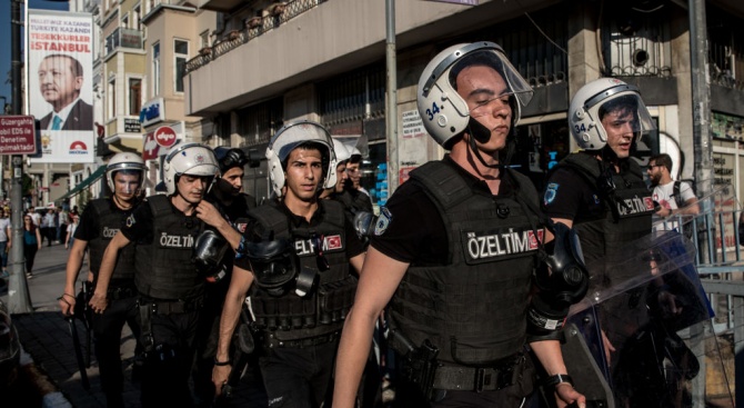Турската полиция е задържала 280 заподозрени във връзка с разследване