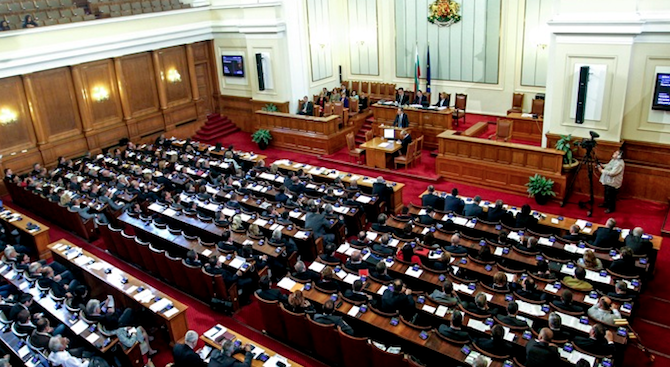Парламентът одобри на първо четене промени в Закона за правната