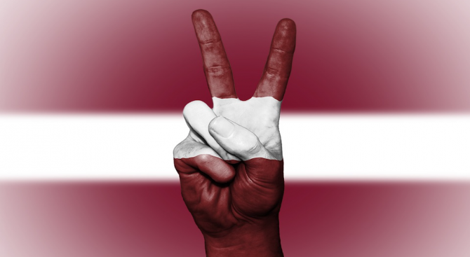 В Латвия започна гласуването на парламентарни избори, в които управляващата