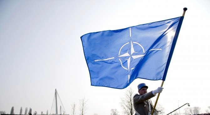 Близо 700 войници от Украйна и осем страни от НАТО