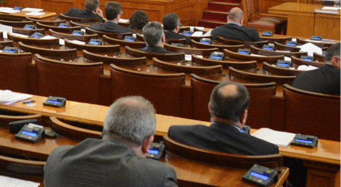 Парламентът прие на второ четене промени в Закона за държавната