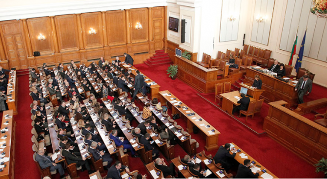 Народното събрание прие окончателни промени в Търговския закон. С това
