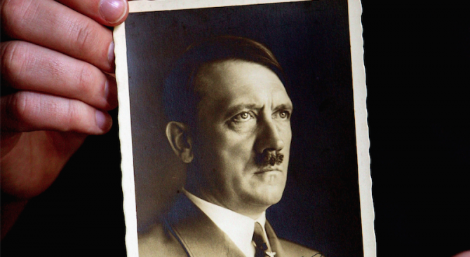 Тъмната аура на Адолф Хитлер продължава да хвърля своята сянка