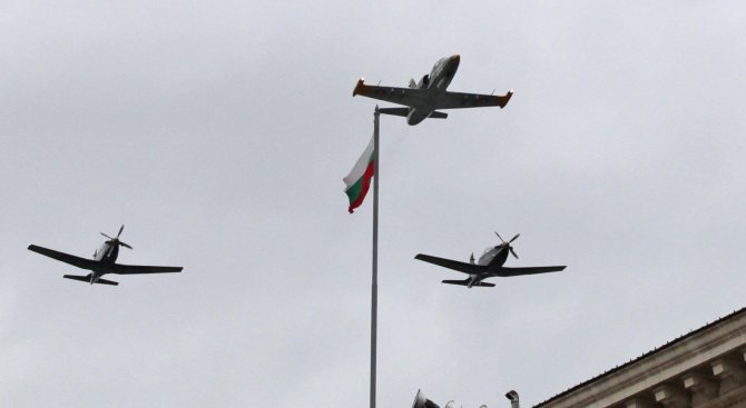 Военни самолети ще прелетят над Велико Търново утре. Атрактивната демонстрация