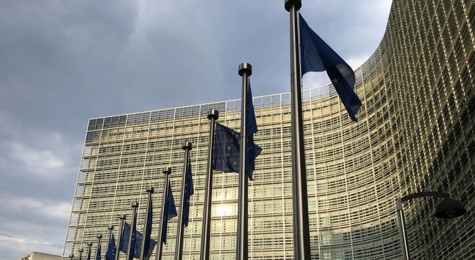 Европейската комисия призова днес да се сложи край на удължаването