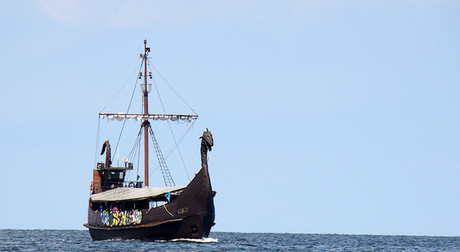 Археолози откриха следи от викингски кораб, заровен в земята в