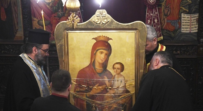 Чудотворната икона на Света Богородица Скоропослушница ще пристегне утре от