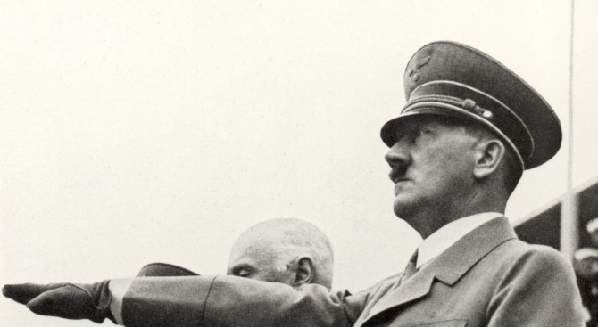 Адолф Хитлер е имал влечение към сазомазохизма и си падал