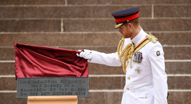 Британският принц Хари почете австралийските военнослужещи, сражавали се през Първата