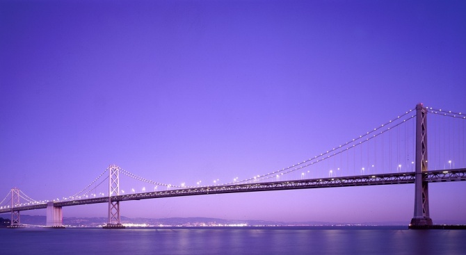 Най-дългият морски мост в света бе открит днес в Китай.