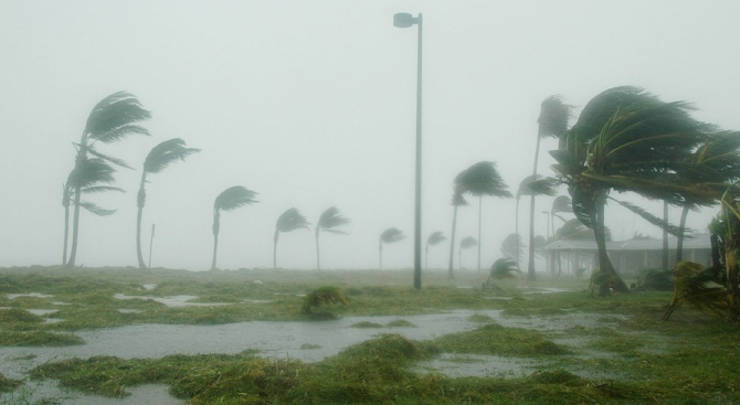 Бурните ветрове на урагана Уила започнаха да отслабват докато тази
