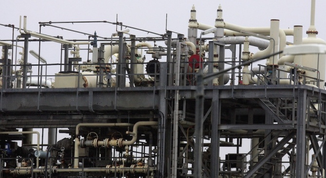 Иран продаде днес за първи път петрол на частни купувачи
