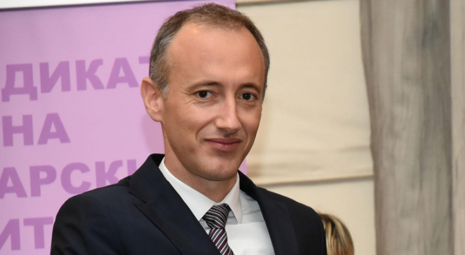 Министърът на образованието и науката Красимир Вълчев ще награди български