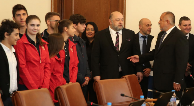 Министърът на младежта и спорта Красен Кралев представи на премира
