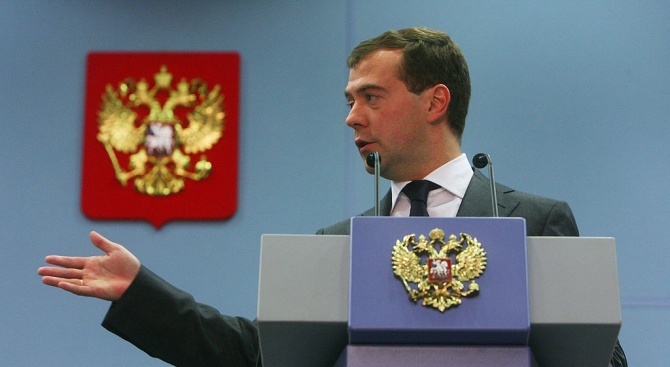 Дмитрий Медведев постави ултиматум към руските производители и търговци на