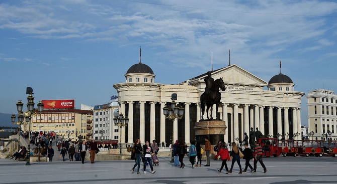 Скопие ще защитава правата на македонците в чужбина, но няма