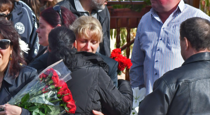 Убитата в столичния квартал "Надежда" Дарина Министерска бе погребана днес