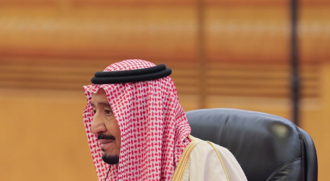 Саудитският крал Салман предприе обиколка из страната и обяви проекти