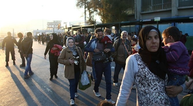 Стотици сирийски бежанци пресякоха днес ливанско-сирийската граница през контролнопропускателния пункт