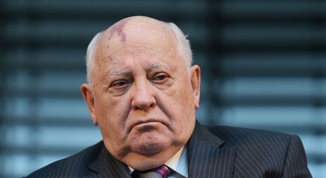 Бившият съветски лидер Михаил Горбачов призова днес за спешни усилия