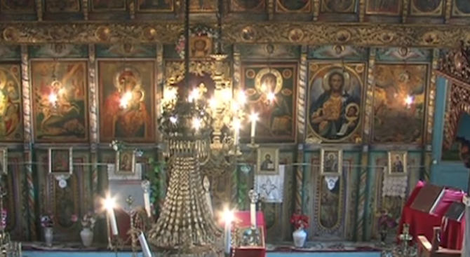 Уникална икона, съхранявана в храма в село Самораново, пази вярващите.