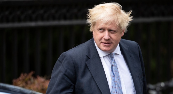 Бившият британски външен министър Борис Джонсън отново призова министър-председателката Тереза