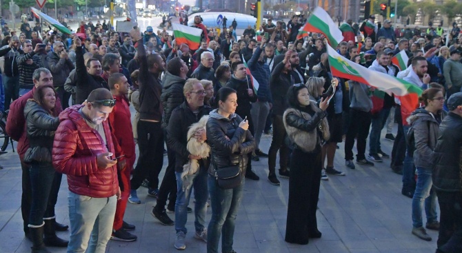 Протестите в София и Перник продължават и днес. В 16.30