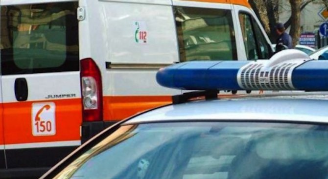 Двама пострадаха при пътен инцидент в Елена, съобщават от ОД