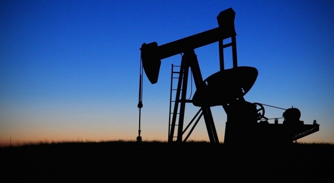 Основните сортове петрол поевтиняха със 7% процента на международните пазари.