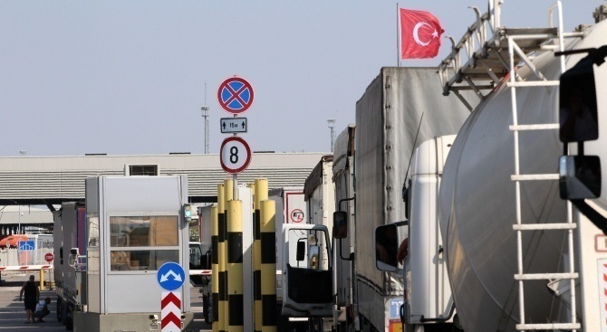 Турските митничари на ГКПП Хамзабейли/Лесово са заловили нелегална пратка от