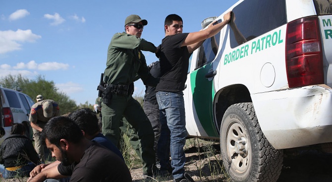 Мексиканските власти задържаха почти всички централноамерикански мигранти от четвъртия керван,