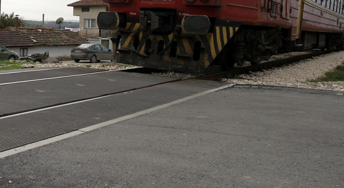 В 19.15 ч. бе възстановено движението на влаковете през Кресненското