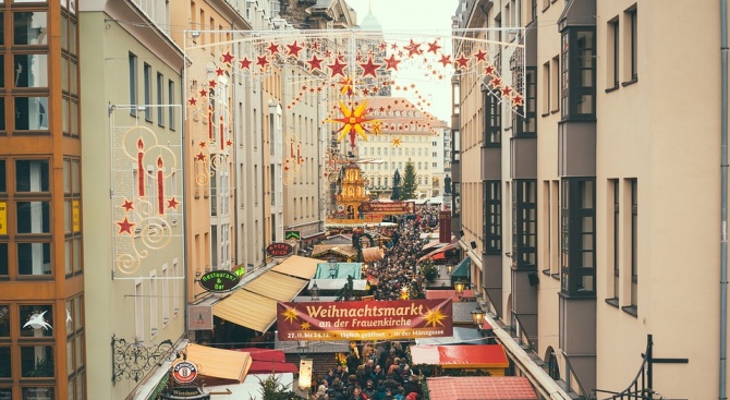 Коледният базар в Дрезден отвори врати и изпълни германския град