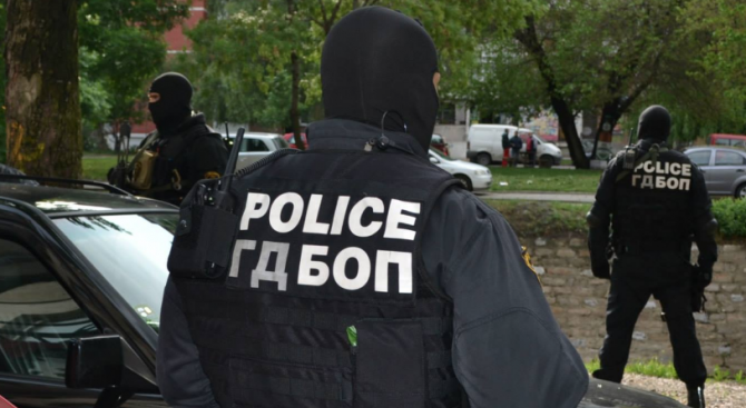 Мащабна акция на ГДБОП и жандармерията се провежда в Петрич.