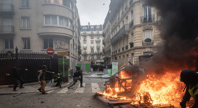 Протестите в Париж протекоха по бурен начин, но в другите