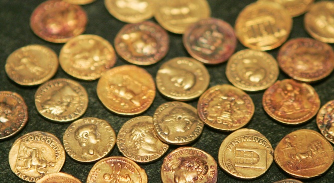 Археолози откриха 24 златни монети и златни обеци, за които