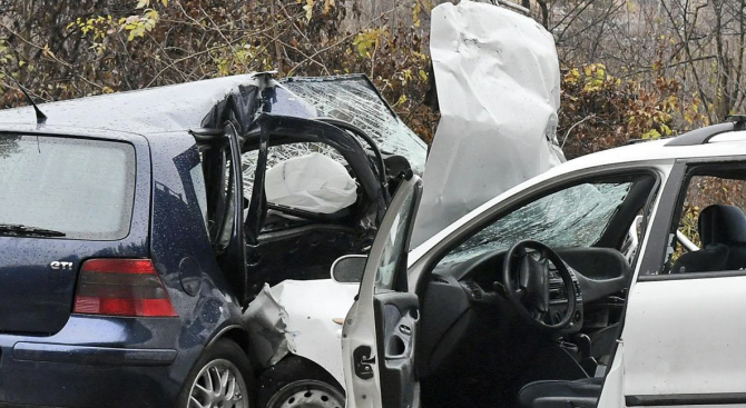 Три леки автомобила катастрофираха на Околовръстното шосе на Пловдив. Инцидентът